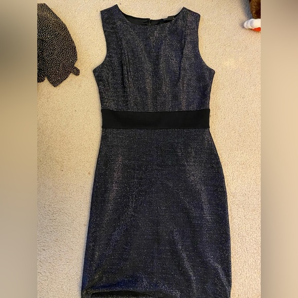 Dresses - Picture 3 of 4